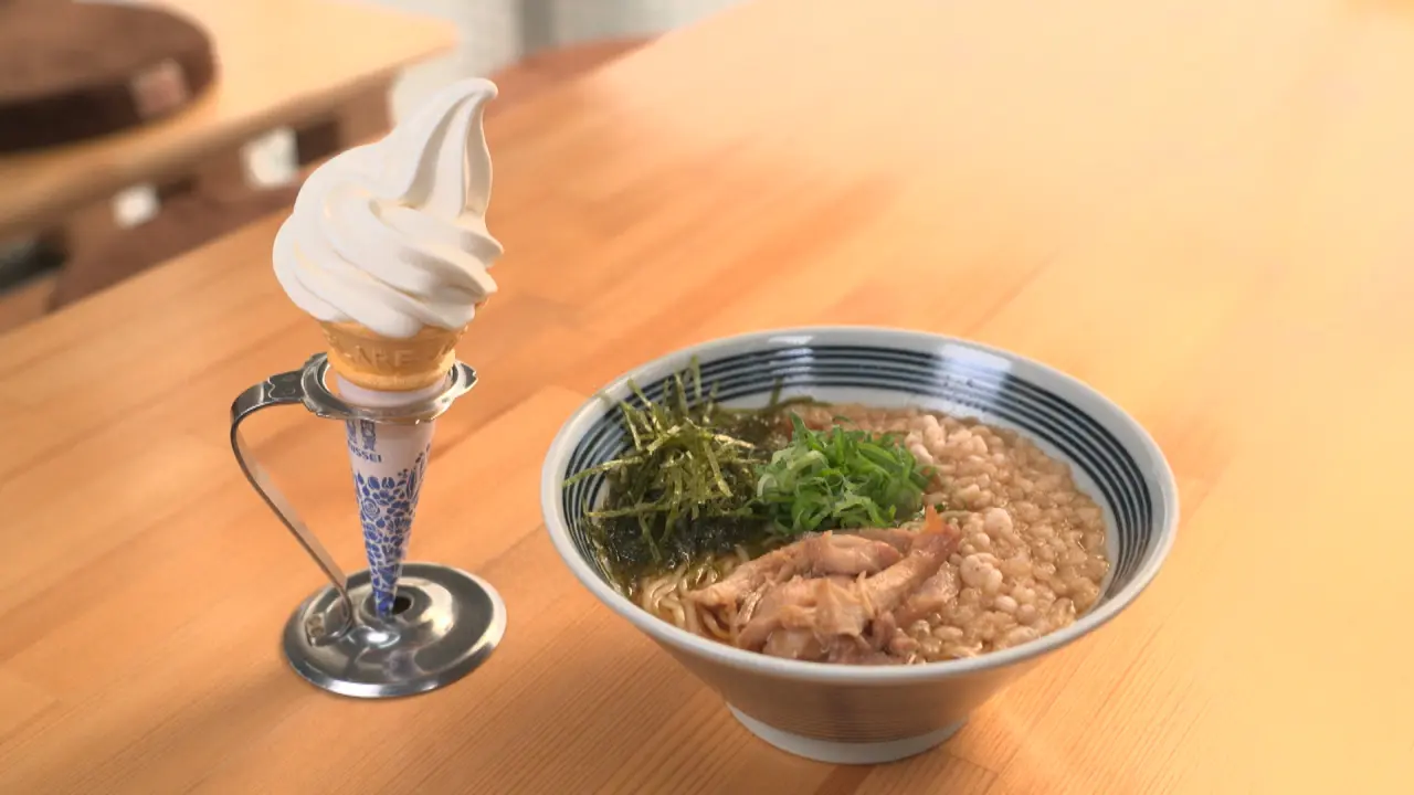 鶏中華とミニソフトのセット　1000円（税込）
