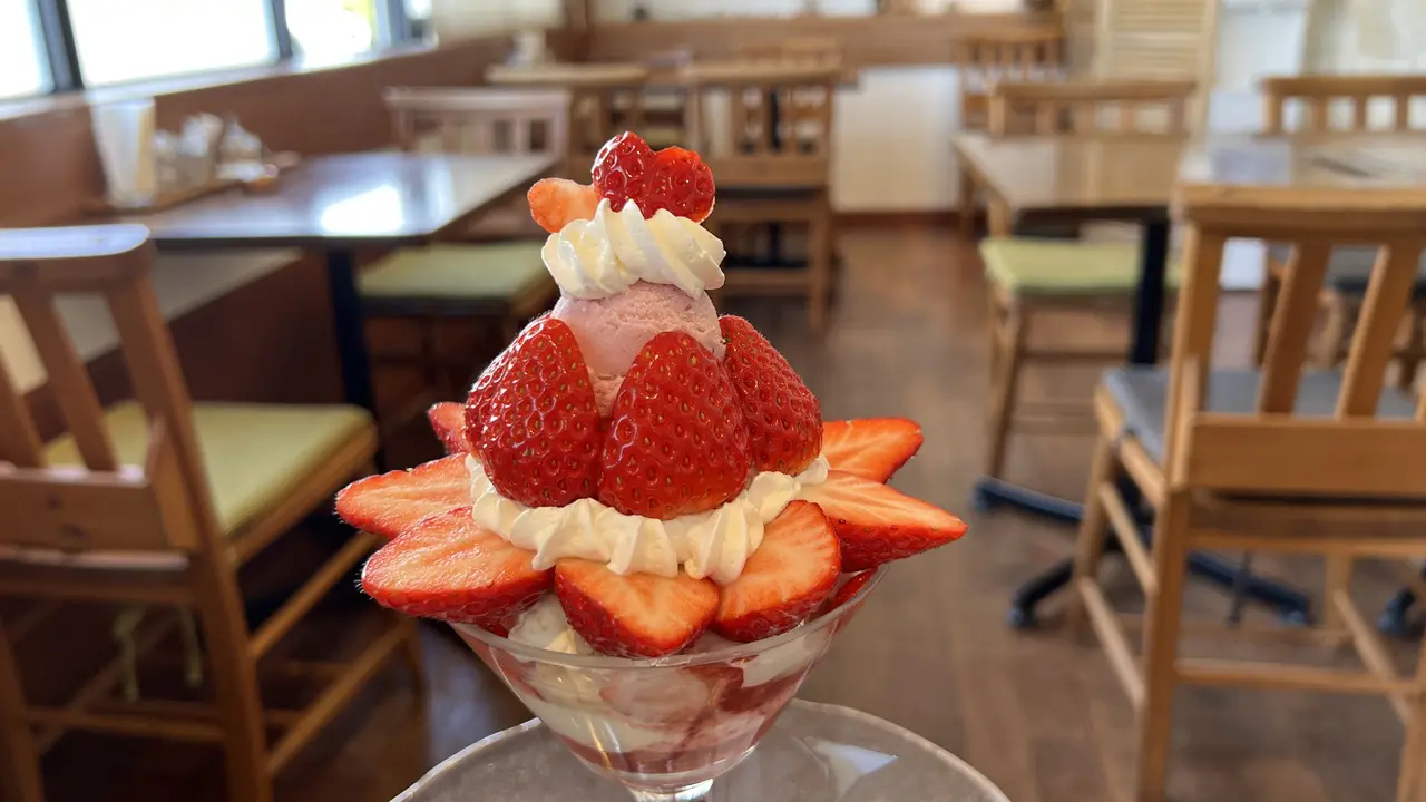 いちごパフェ　1500円