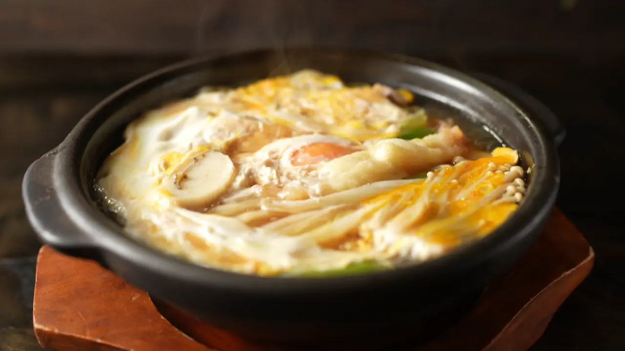 親子煮込みうどん　1280円（税込）