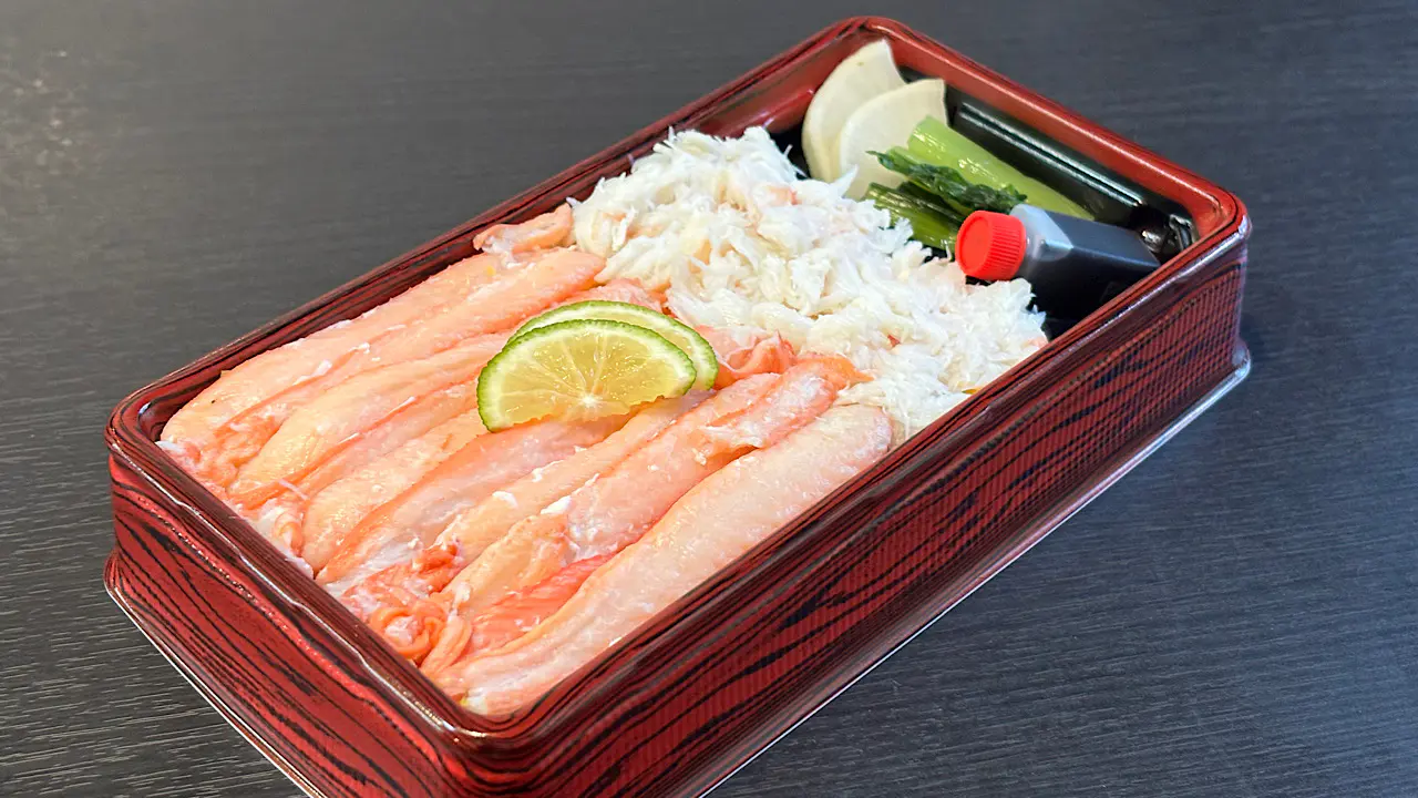 かにちらし重 2700円（税込）