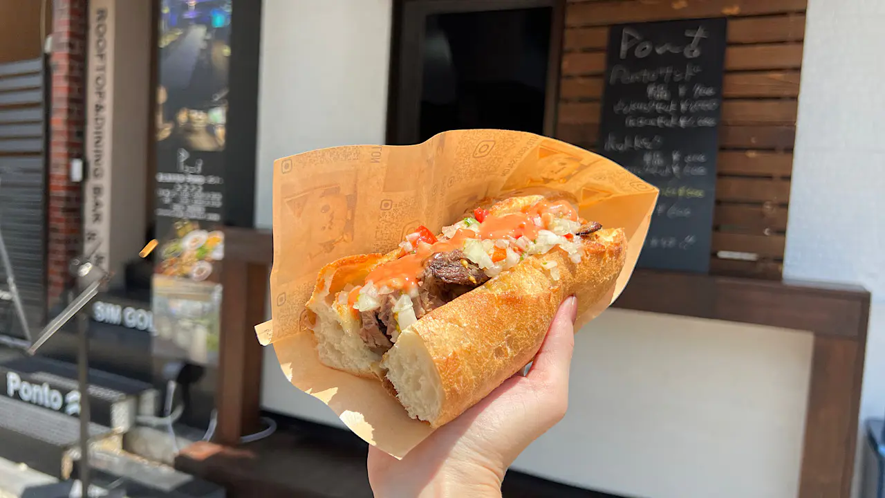 Pontoサンド　単品700円／ドリンクセット1000円／アルコールセット1200円