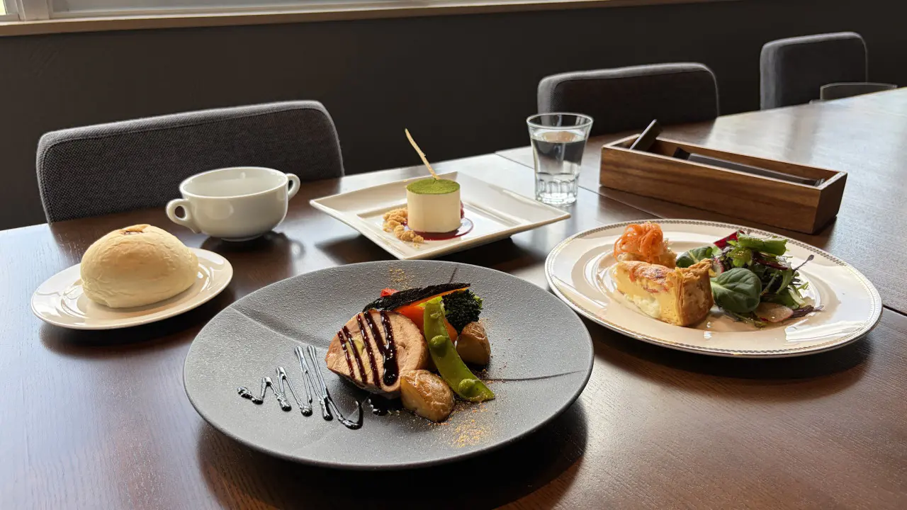シェフおすすめランチ（デザート付）　3360円（税込）