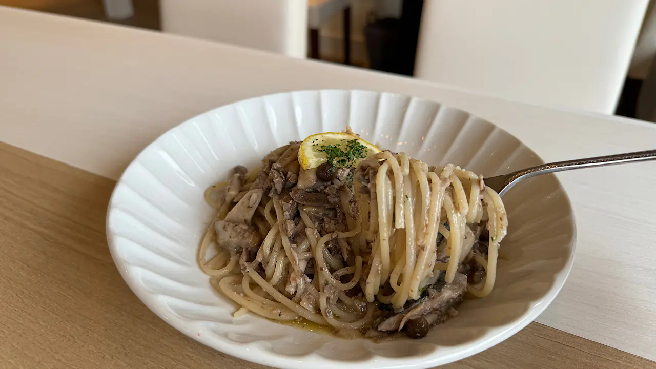 細麺・太麺を選べます（写真は細麺）