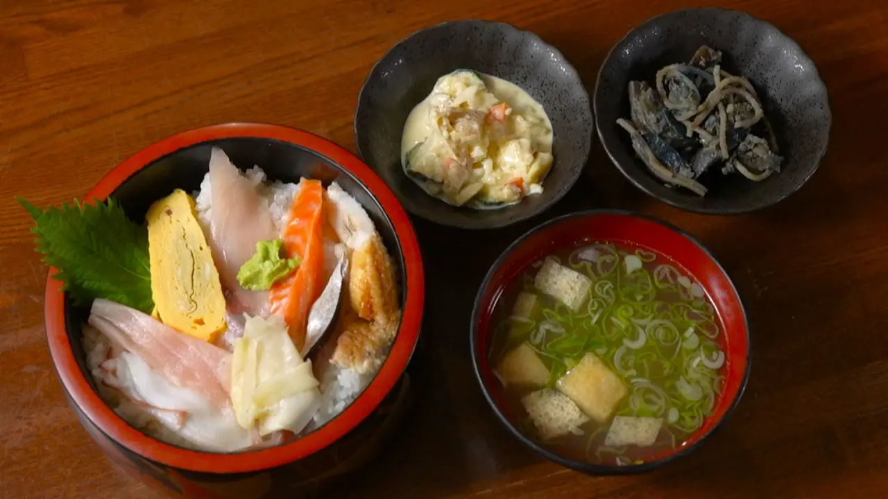 ちらし・並　700円（税込）