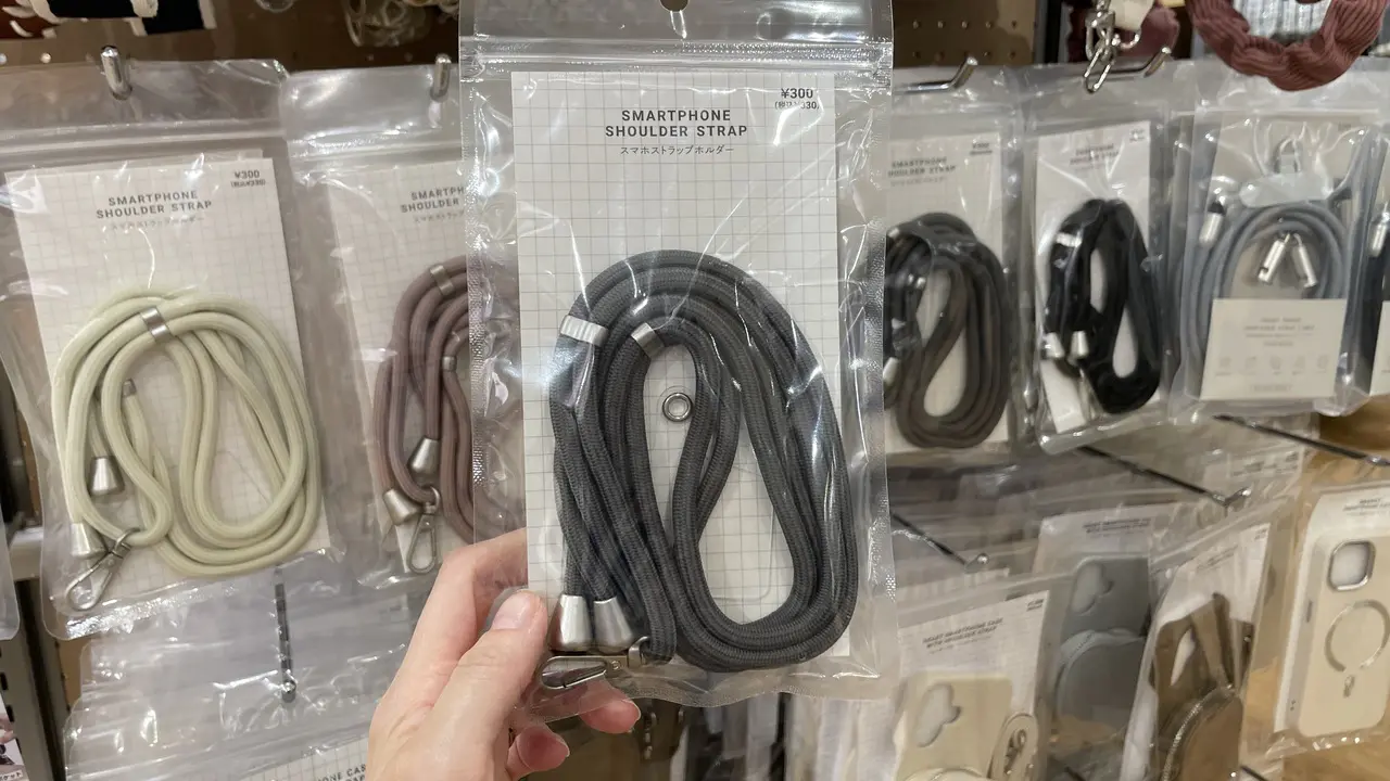 第9位　スマホストラップホルダー　330円
