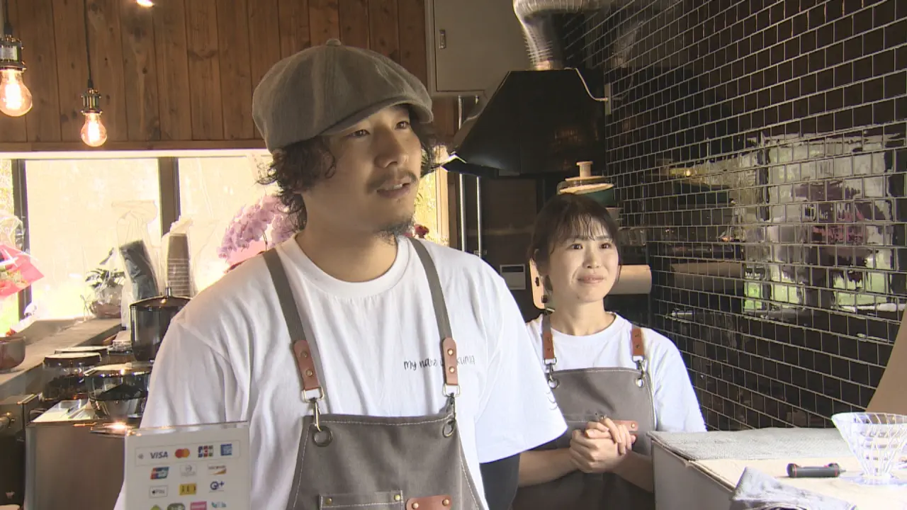 マスターの岡本さん（左）と、堀田さん（右）