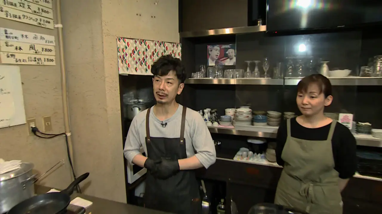 店主の上田卓寛さん（左）と笠井麻梨さん（右）