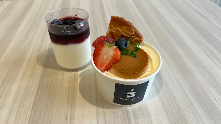 リコッタチーズのパンナコッタ650円　　イタリアンプリンケーキ650円