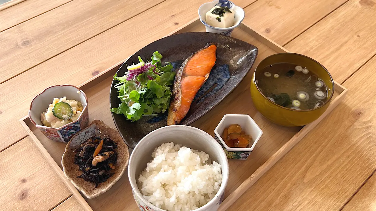 紅しゃけ定食　1300円