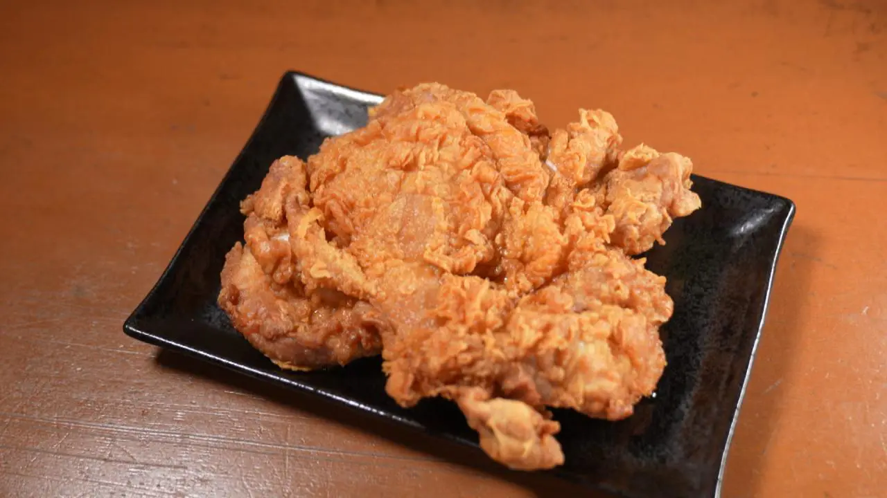 ガチででっかい!!からあげ　300円（税込）　※学生限定