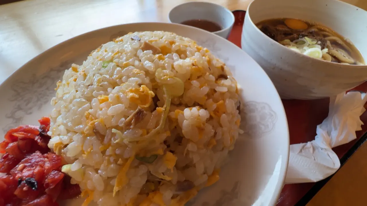 高岡戸出で80年以上愛される鶏もつうどんの店【風月】チャーハン「昭和