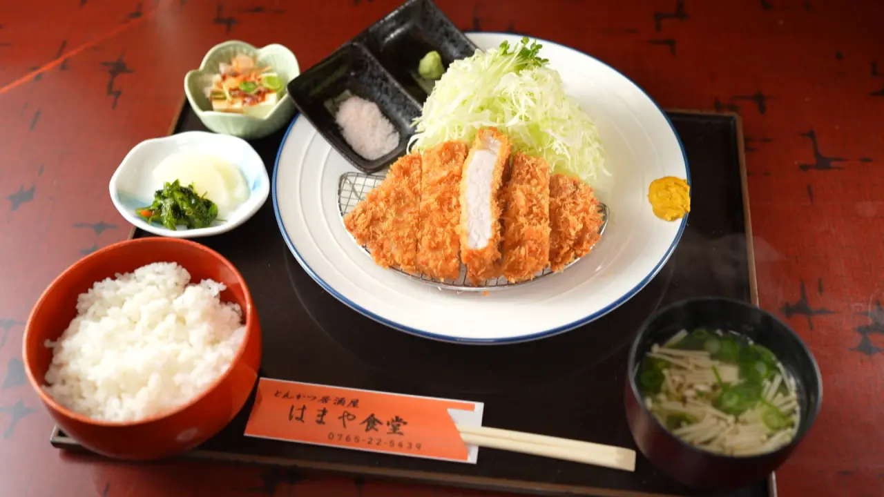 ロースとんかつ定食（中）　1450円（税込）