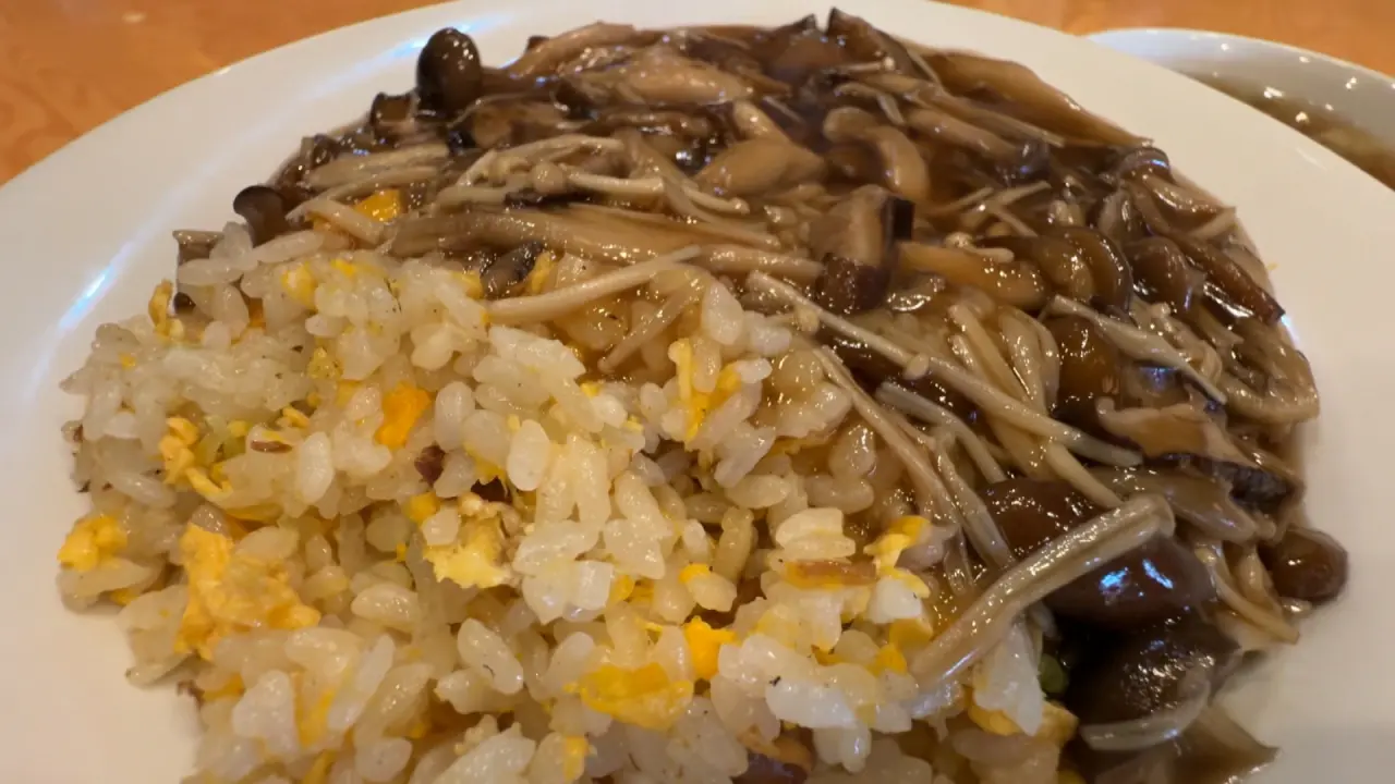 高岡戸出で80年以上愛される鶏もつうどんの店【風月】チャーハン「昭和
