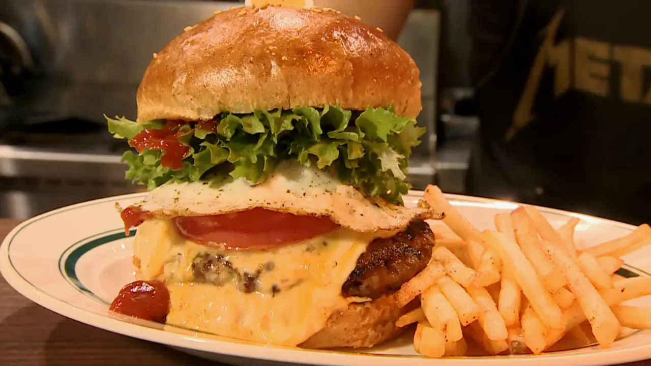 エッグチーズバーガー　1820円（税込）