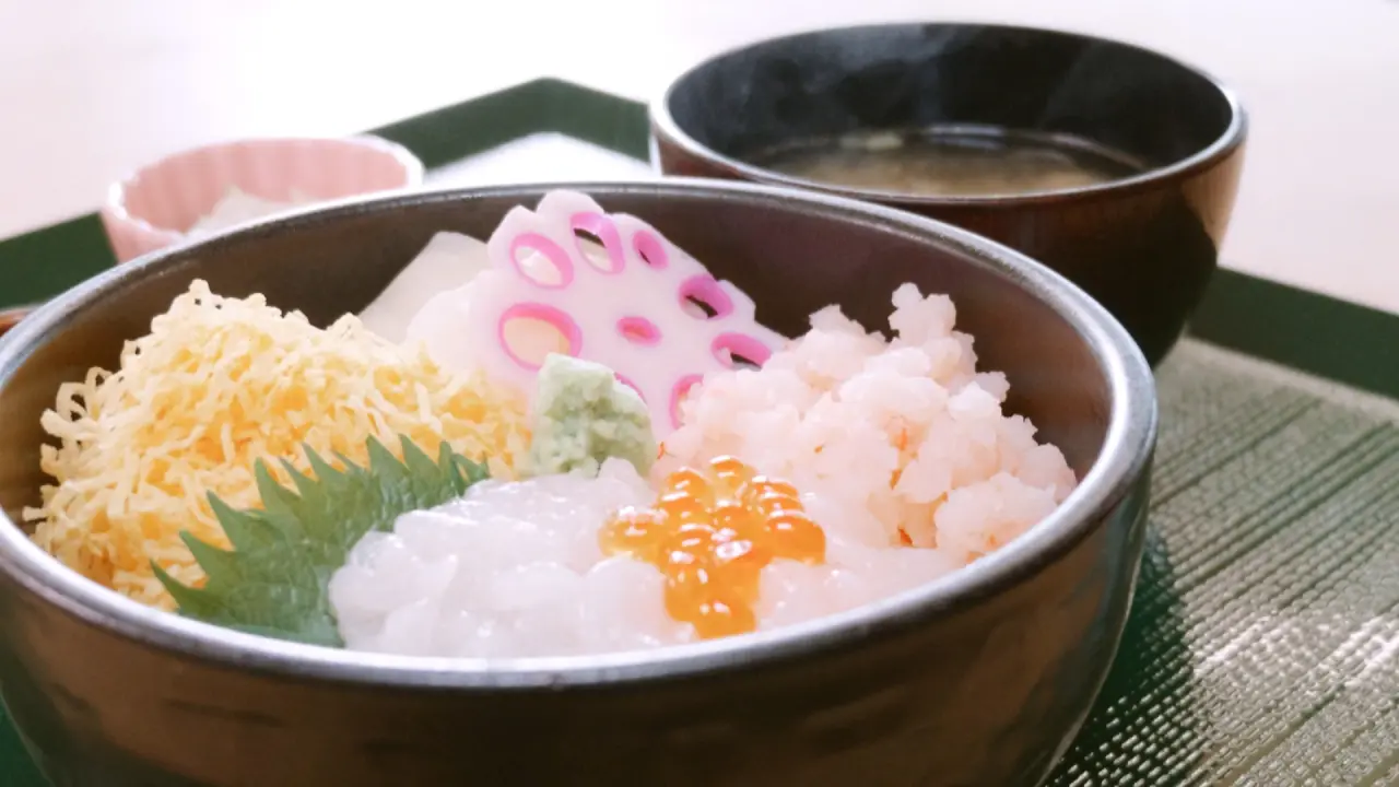 白エビ刺身丼　3200円