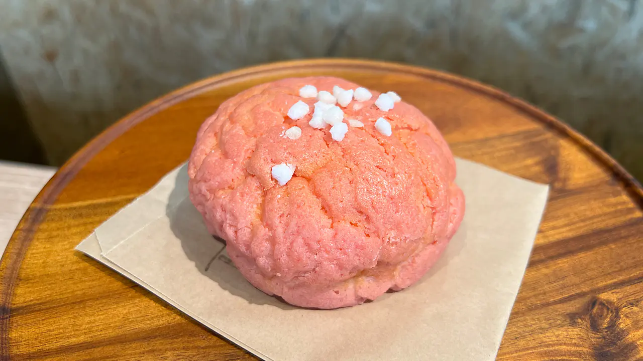 いちごめろんぱん　430円