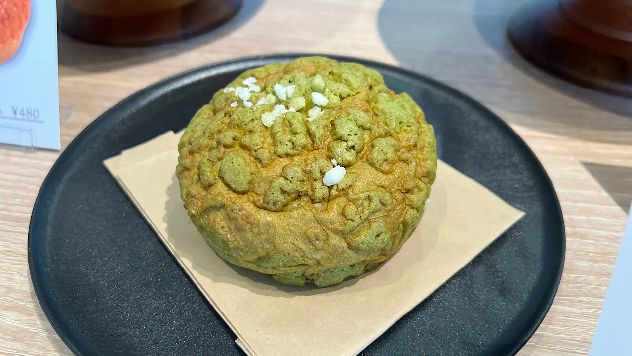 抹茶めろんぱん　430円