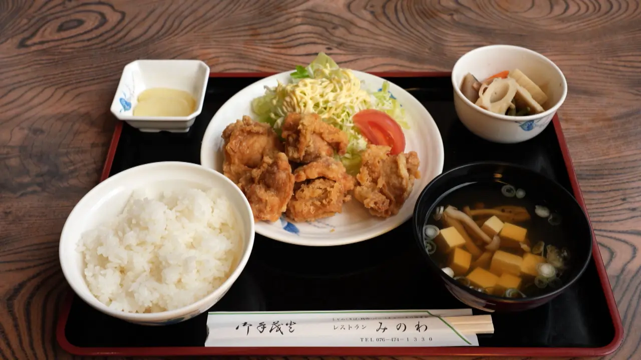 からあげ定食　1000円（税込）