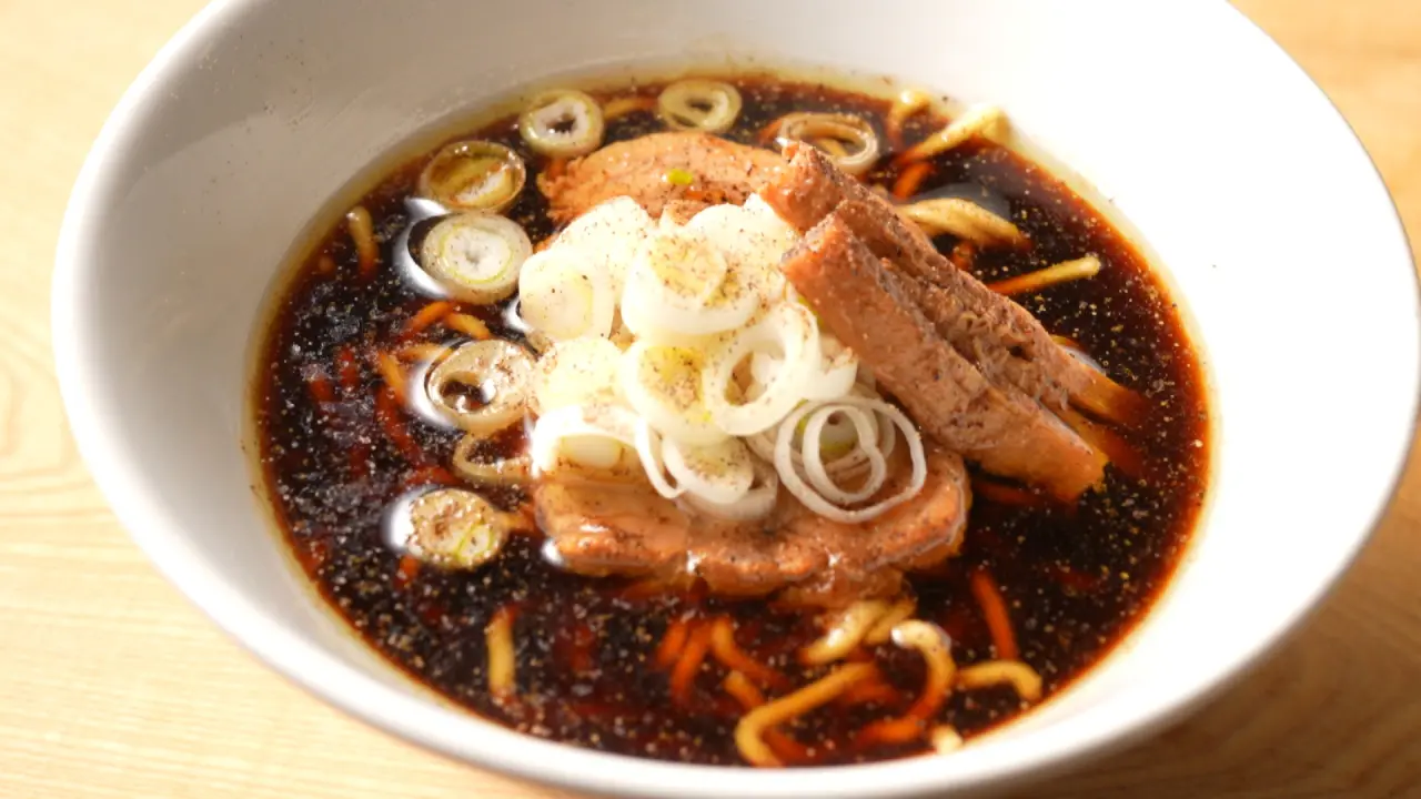 kado屋の富山ブラックラーメン　890円（税込）
