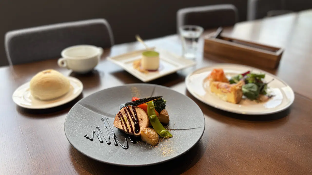 シェフおすすめランチ（デザート付）　3360円（税込）