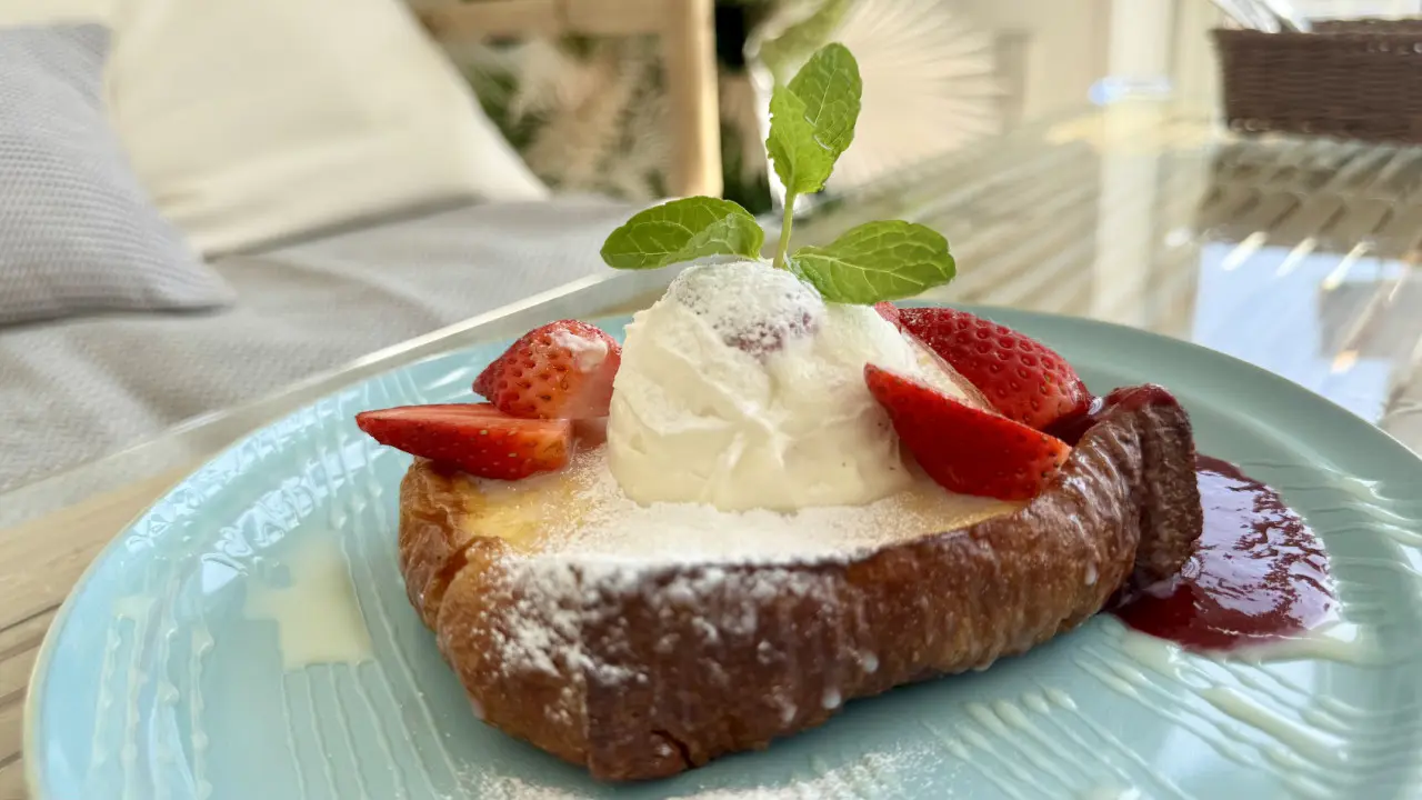 いちごと練乳のフレンチトースト　1200円