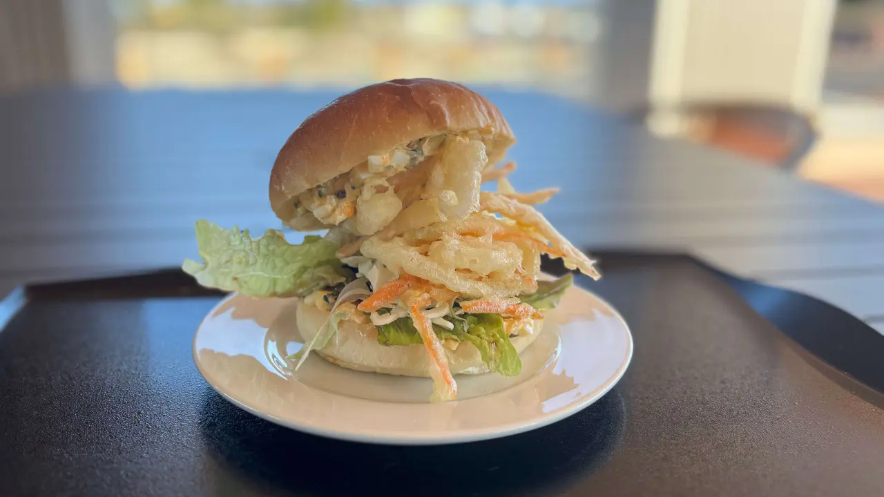 白エビバーガー 650円（税込）