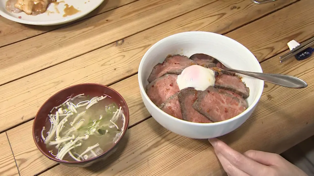 ローストビーフ丼　980円