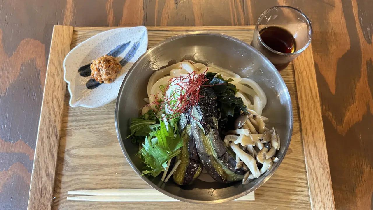 なす＆しめじぶっかけうどん　1200円