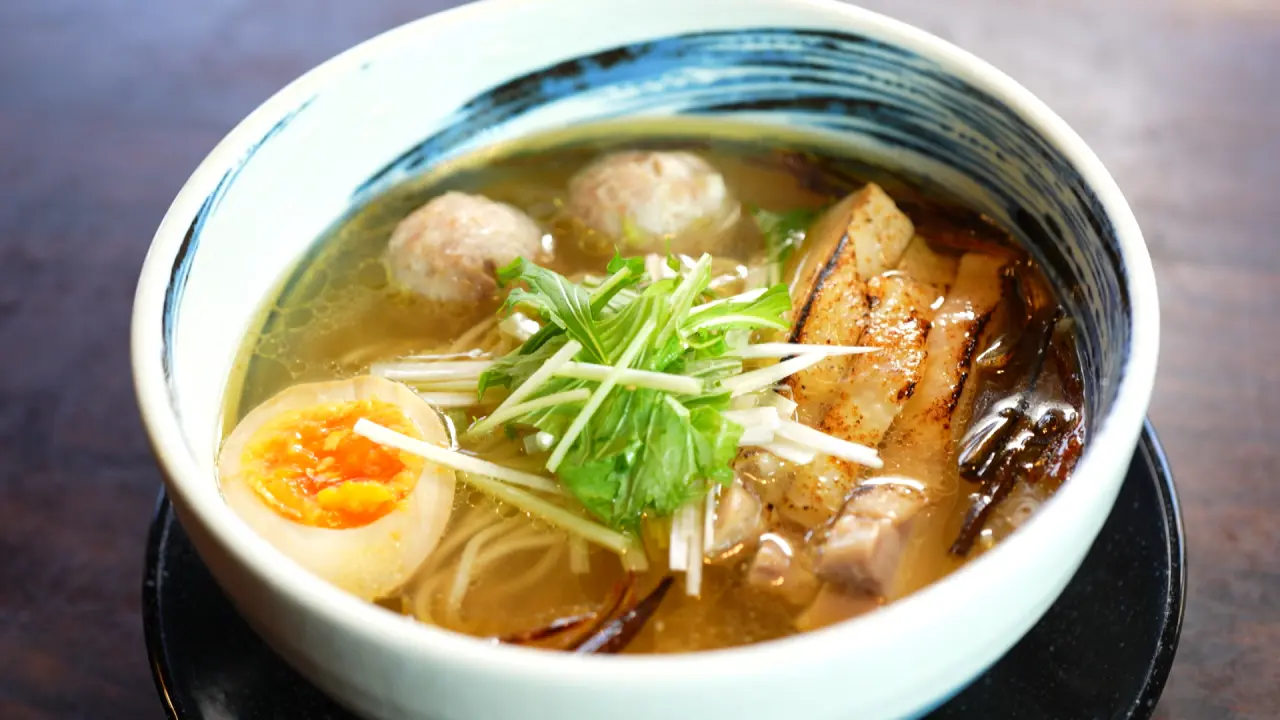 鶏だんご鶏そば　1120円（税込）