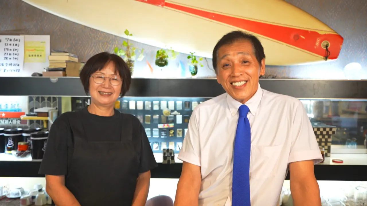 妻の純子さん（左）と、店主の池田和正さん（右）