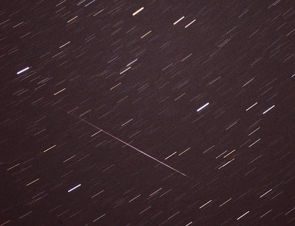 ペルセウス座流星群2025】8/13のピーク時には1時間に最大30の流れ星が