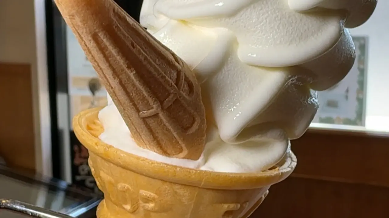 コーンでできた食べられるスプーン