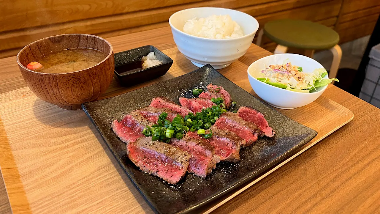 国産牛おろしポン酢ステーキ定食　1460円