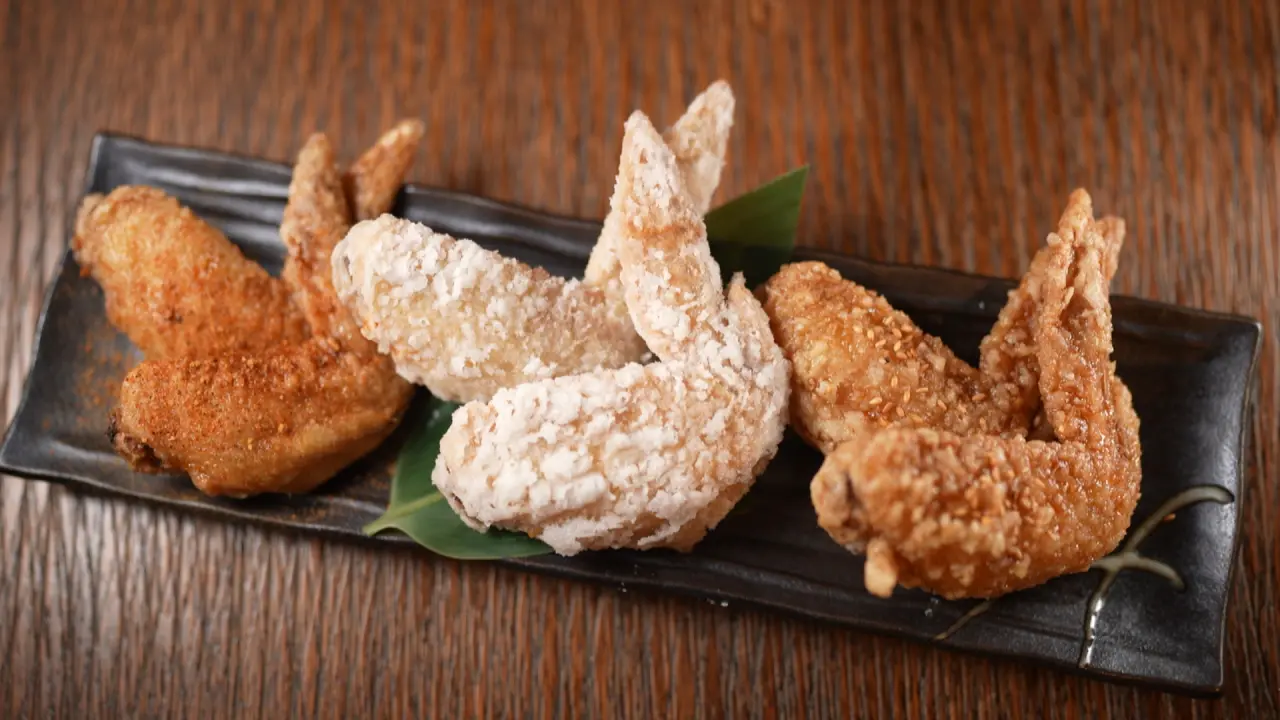 金の手羽　食べ比べ３種（6本）　1254円（税込）