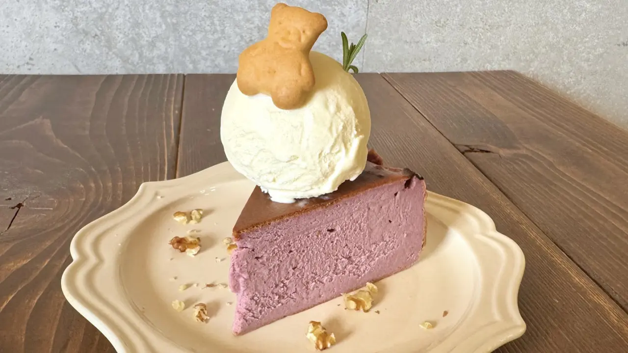 紫芋のバスクチーズケーキ　850円