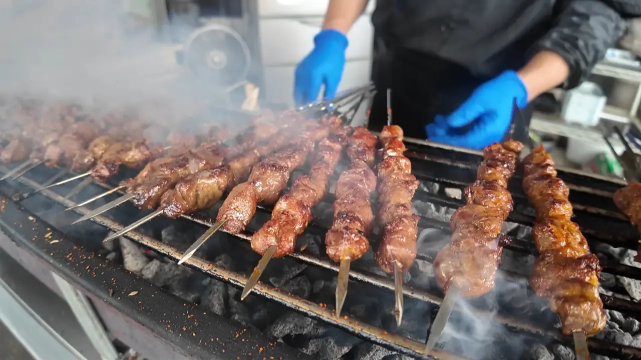 羊肉串焼　180円（税込）