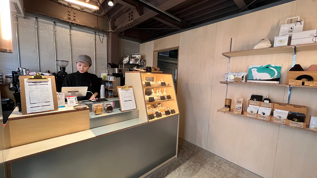 カウンターだけのテイクアウト専門店