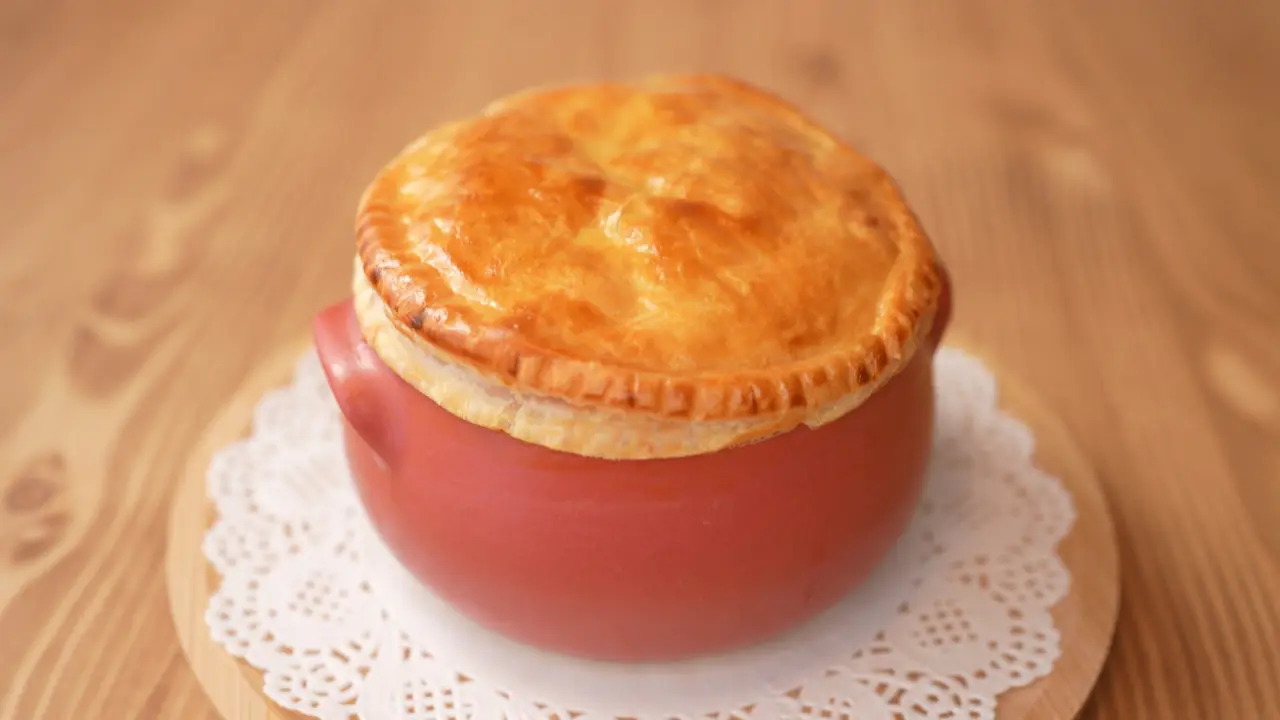 チキンクリームのポットパイ　800円（税込）