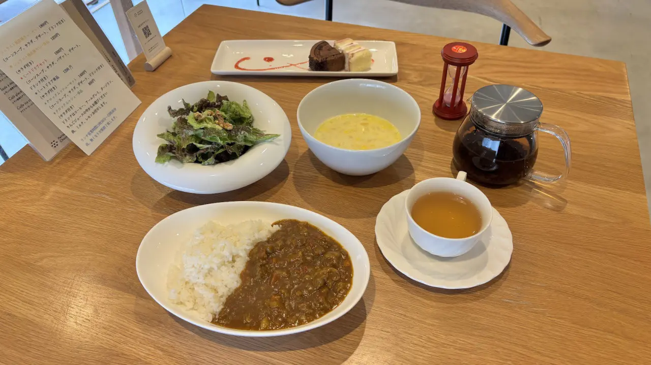 シュウエト風欧風カレーセット 1800円（税込）