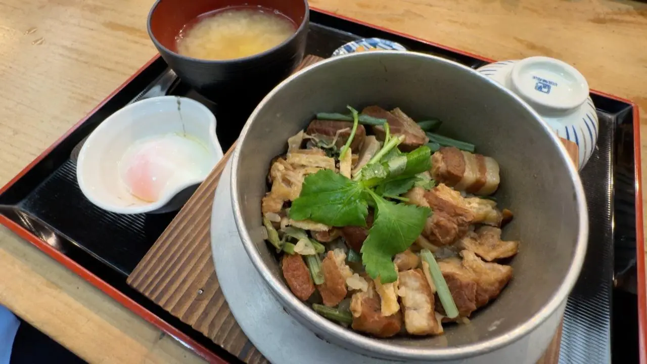 名水ポークの角煮釜めし　1350円（税込）
