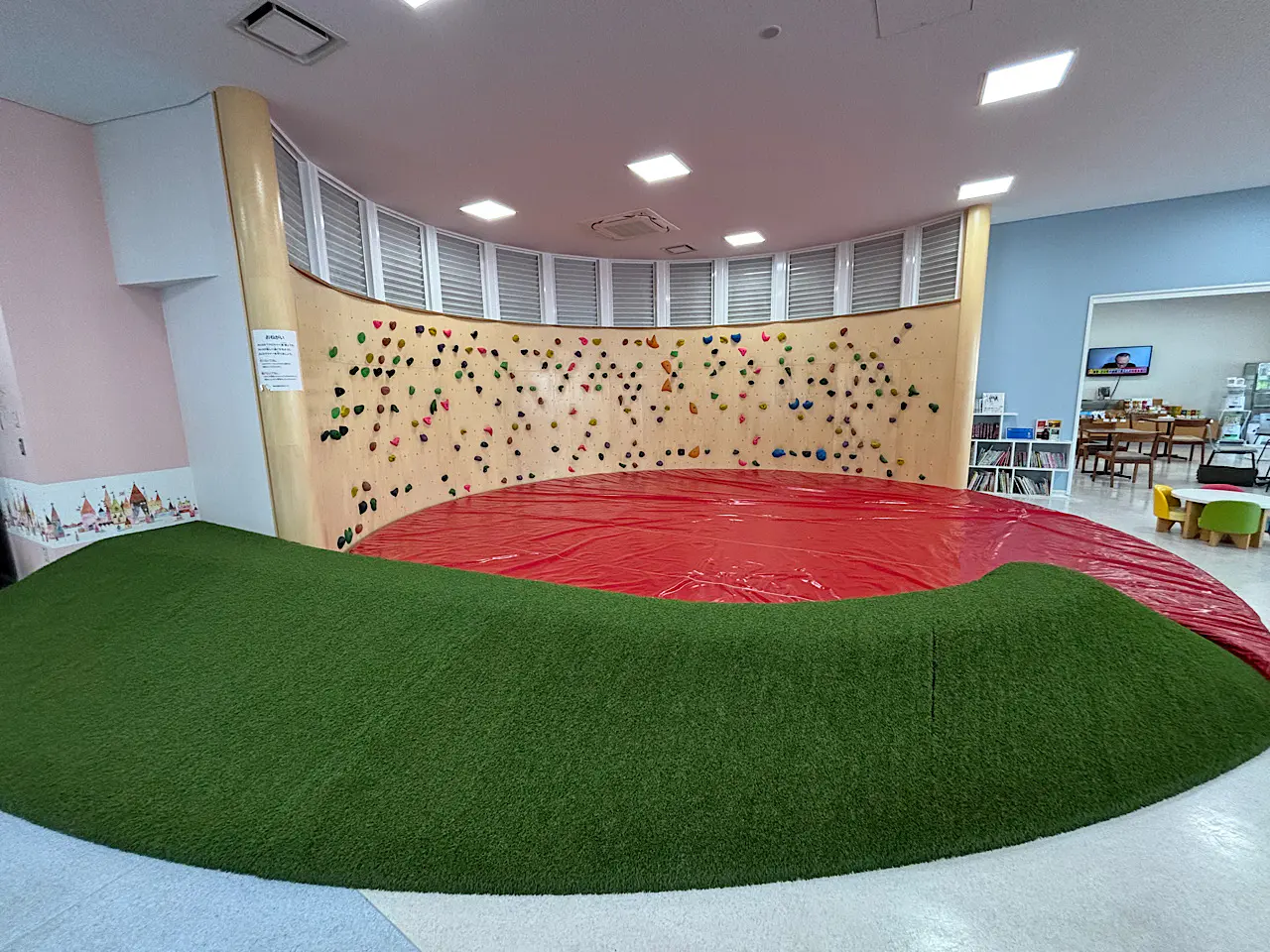 暑い日のおでかけも安心【富山の屋内遊び場・キッズエリア】最新遊具が