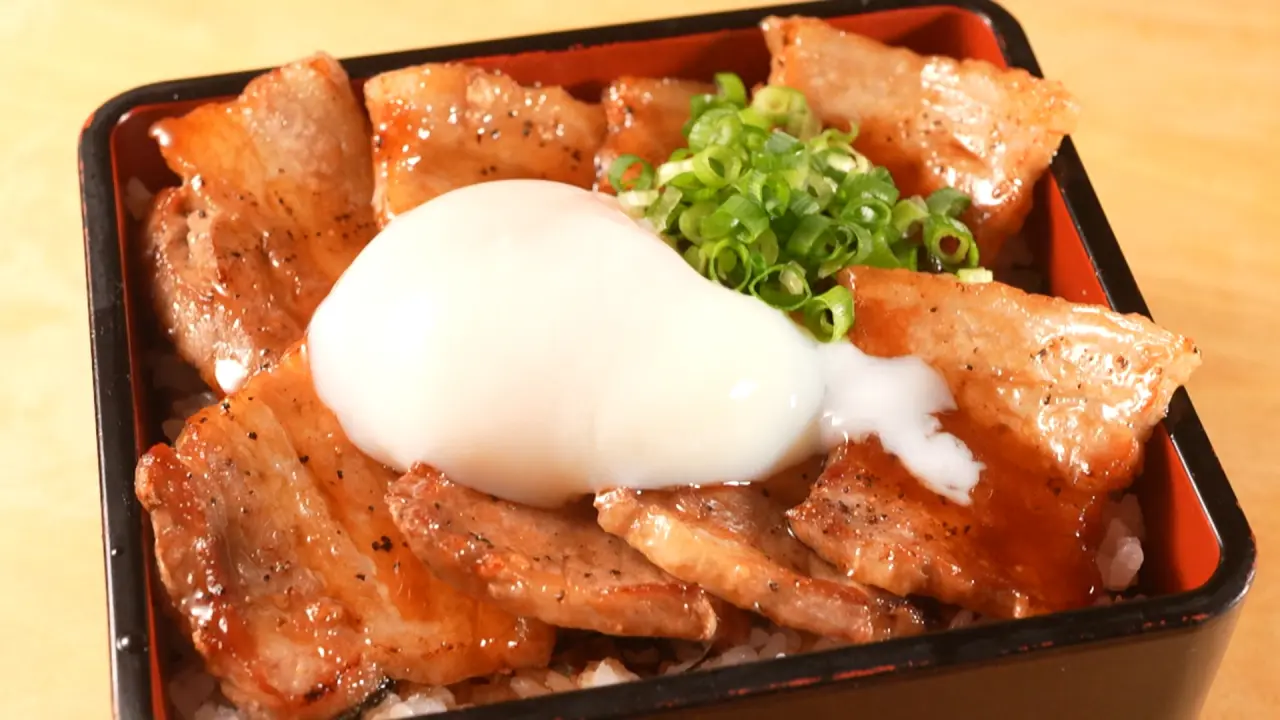 豚かば焼き重　1100円（税込）