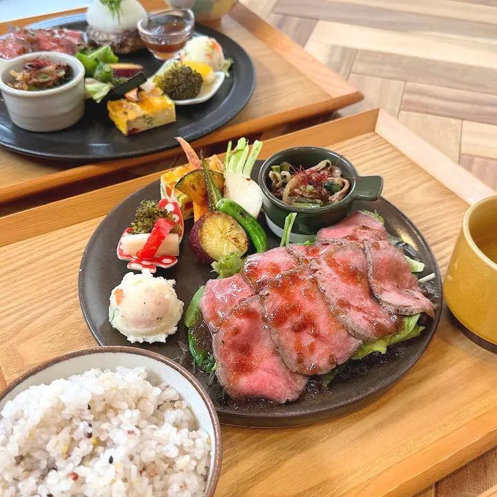 牧場直営!! 立山放牧牛を楽しむカフェ＆惣菜店【Lifetime】絶品