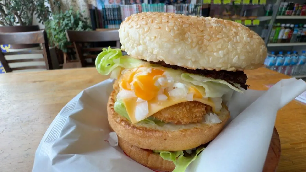 ビッグバーガー　880円（税込）