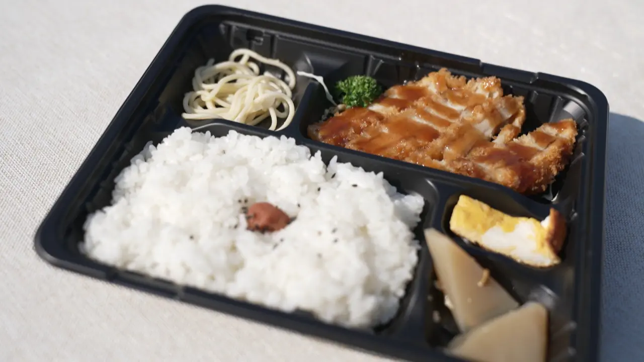 トンカツ弁当　300円（税込）