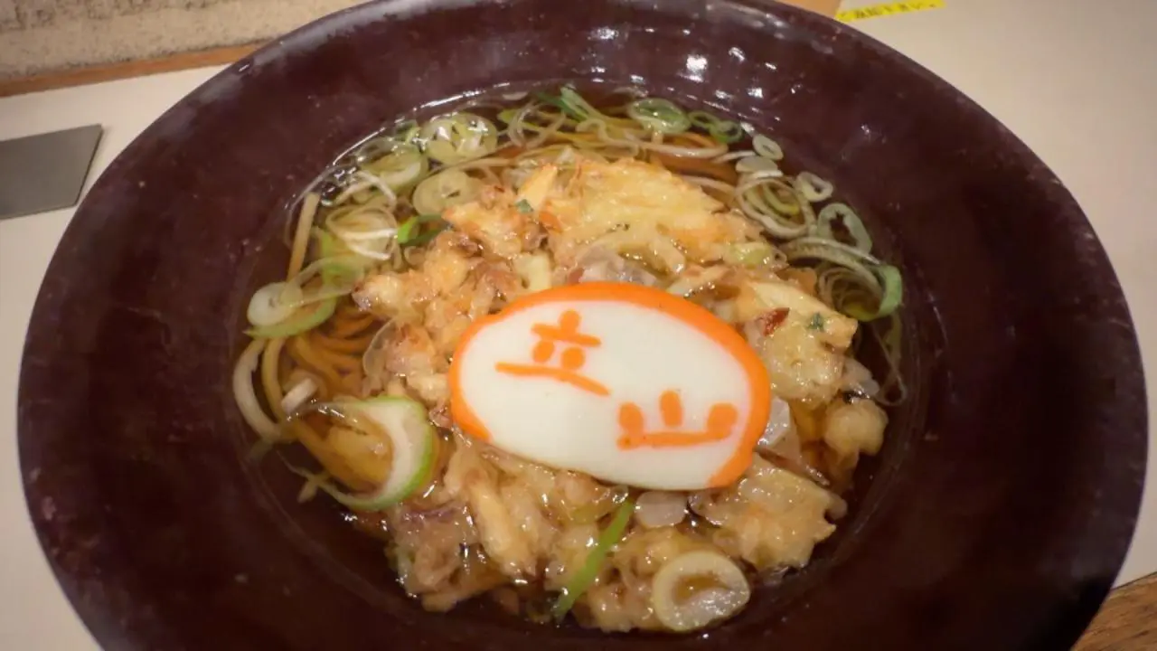 ほたるいか かき揚げそば　1300円（税込）