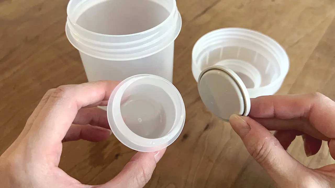 キャップ付きで液漏れしない