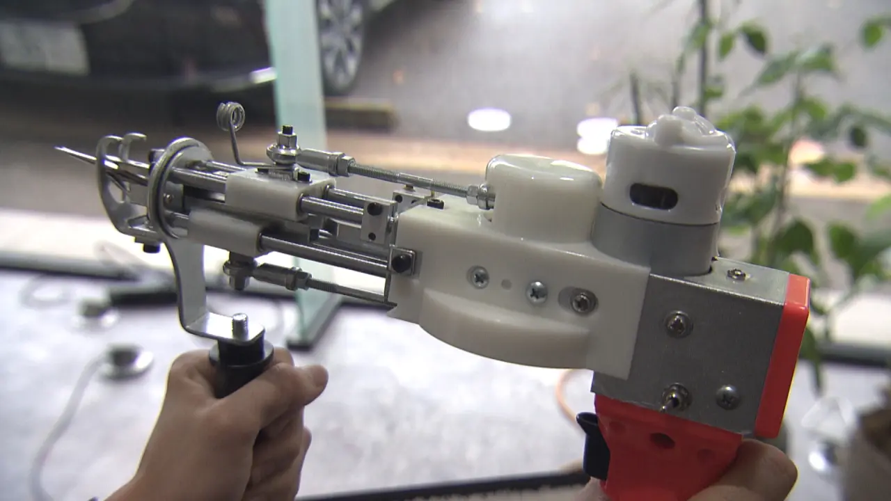 【新品未使用】タフティングガン オリジナルラグが作れる大注目のハンドメイド「タフティング」体験