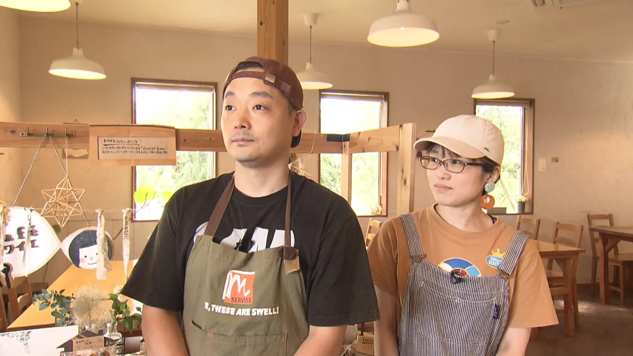 店主の谷脇健太郎さんと妻の由実さん