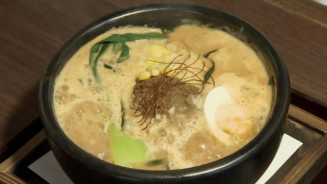 灼熱石焼ロウリュ麺ピリ辛味噌味ラーメン　1000円（税込）